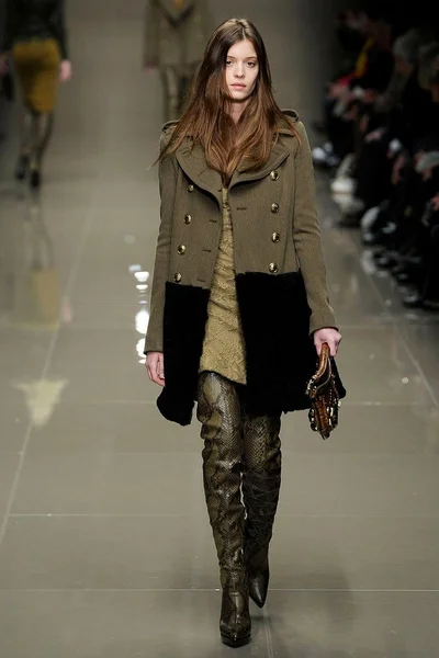 Look 15